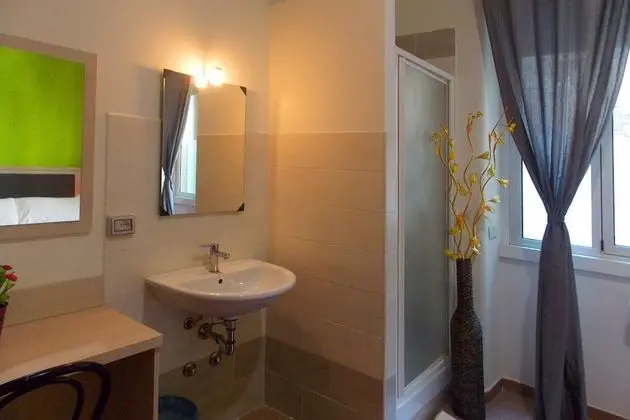 Üç Kişilik Oda, Ortak Banyo