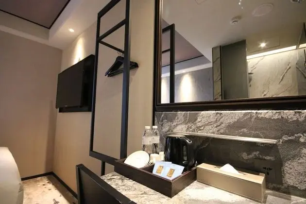 City Tek Büyük Yataklı Oda