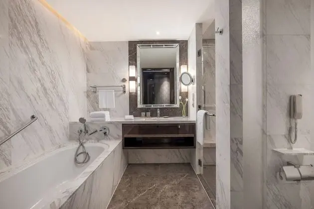 Deluxe Oda, 1 En Büyük (King) Boy Yatak