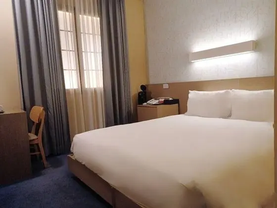 Business Tek Büyük Yataklı Oda (No Window)