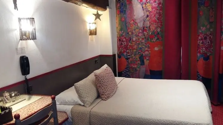 Comfort Tek Büyük Yataklı Oda