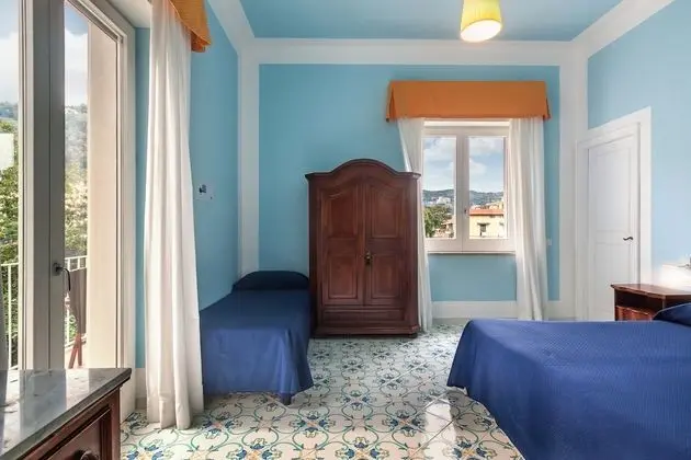 Üç Kişilik Oda