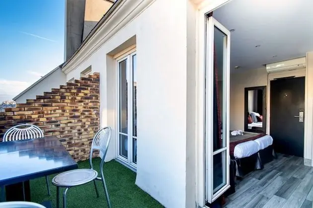 Büyük Yataklı Tek Kişilik Oda