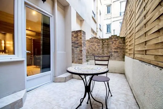 Büyük Yataklı Tek Kişilik Oda