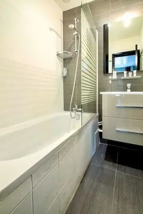 Büyük Yataklı Tek Kişilik Oda