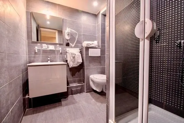 Büyük Yataklı Tek Kişilik Oda