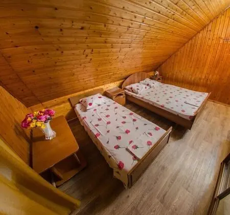 Economy Üç Kişilik Oda, Ortak Banyo