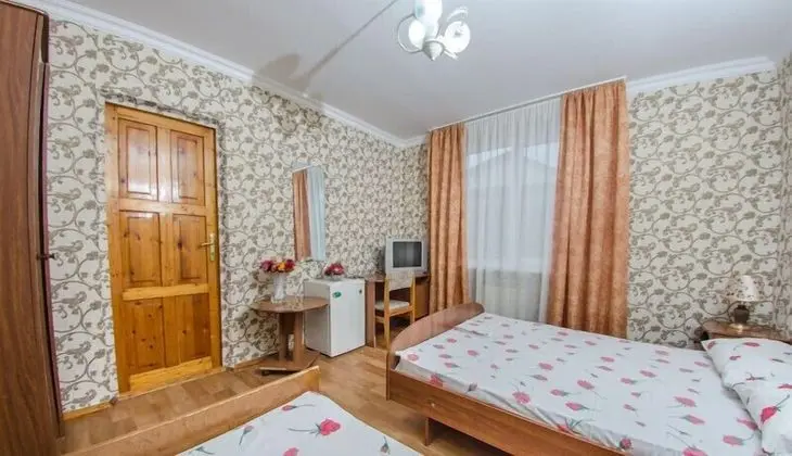 Economy Üç Kişilik Oda, Ortak Banyo