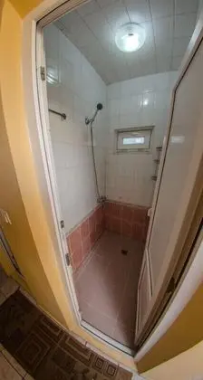 Economy Üç Kişilik Oda, Ortak Banyo