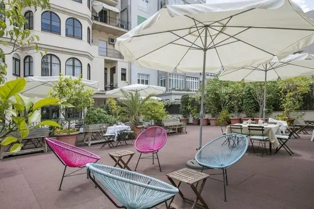 Superior Tek Büyük Yataklı Oda (Patio View)