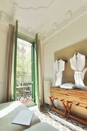 Üç Kişilik Oda, Balkon (Exterior Bathroom)