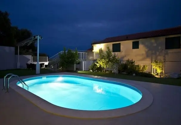 Ev (Miho - with pool - H(12+4))