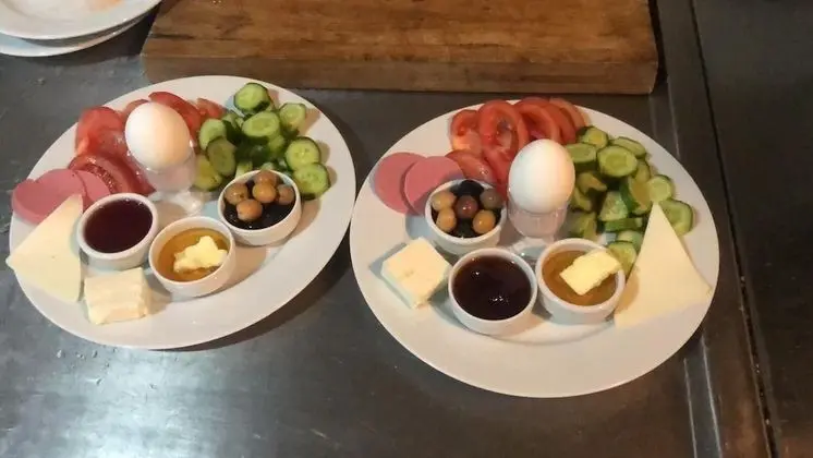 Odada yemek servisi