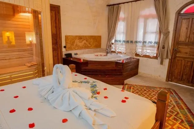Jakuzili ve Saunalı Deluxe Oda, Avlu Manzaralı, Jakuzili ve Saunalı