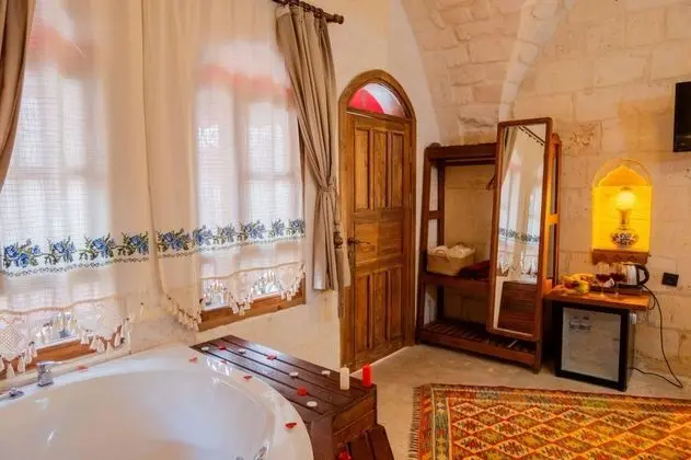 Jakuzili ve Saunalı Deluxe Oda, Avlu Manzaralı, Jakuzili ve Saunalı