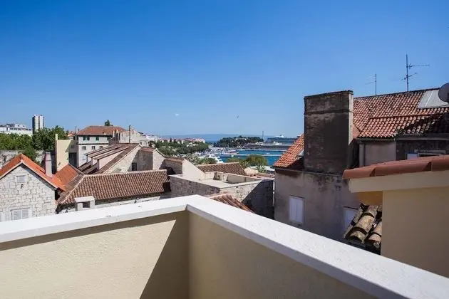 SUPERIOR TOP FLOOR SUITE