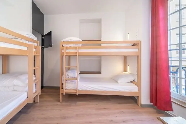 Ortak Ranzalı Oda, Sadece erkekler için (1bed in 10people dormitory, shared WC)