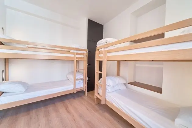 Ortak Ranzalı Oda, Sadece erkekler için (1bed in 10people dormitory, shared WC)