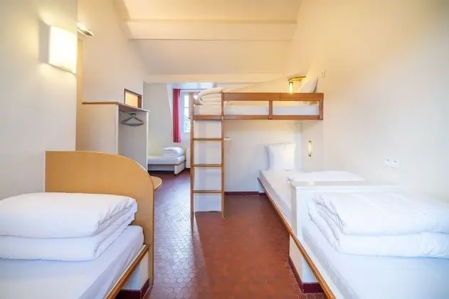 Ortak Ranzalı Oda, Sadece erkekler için (1bed in 10people dormitory, shared WC)