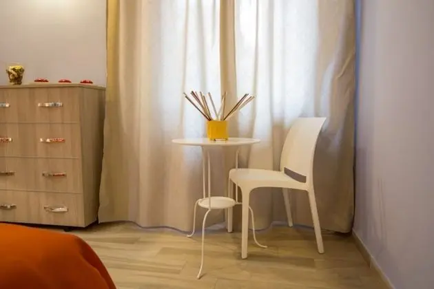 Üç Kişilik Oda, Sigara İçilmez