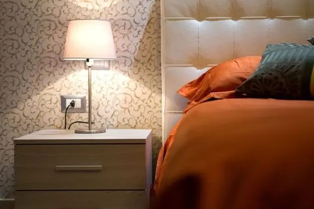 Üç Kişilik Oda, Sigara İçilmez