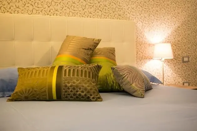 Üç Kişilik Oda, Sigara İçilmez