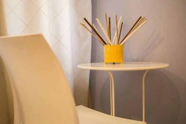 Üç Kişilik Oda, Sigara İçilmez