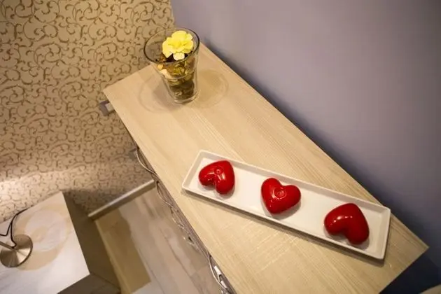 Üç Kişilik Oda, Sigara İçilmez