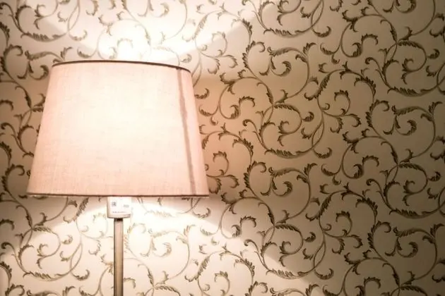 Üç Kişilik Oda, Sigara İçilmez