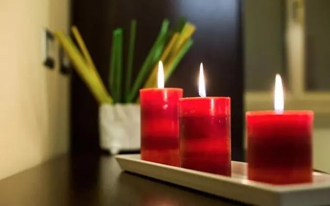 Üç Kişilik Oda, Sigara İçilmez