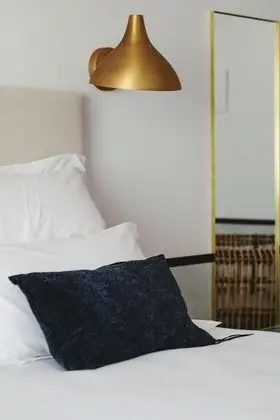 Premium Tek Büyük Yataklı Oda
