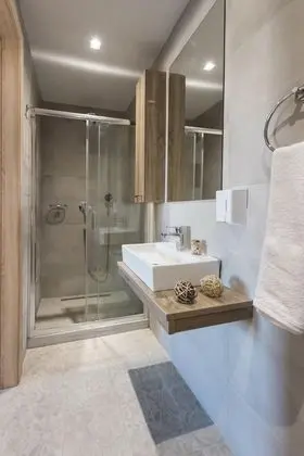 Superior Stüdyo Süit, Kısmi Deniz Manzaralı