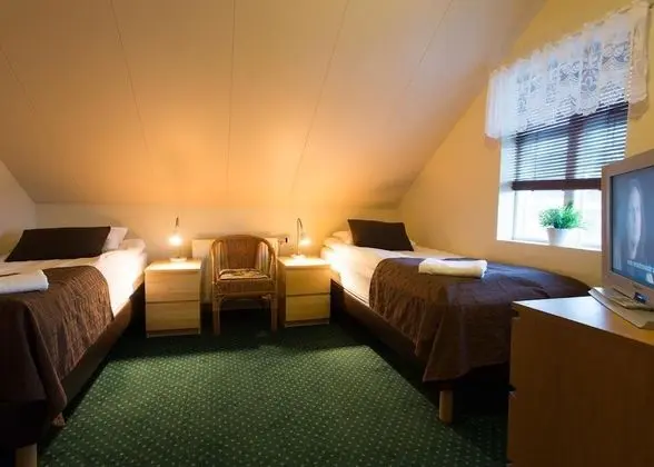 İki Ayrı Yataklı Oda, Ortak Banyo