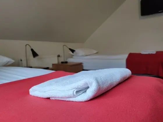 İki Ayrı Yataklı Oda, Ortak Banyo