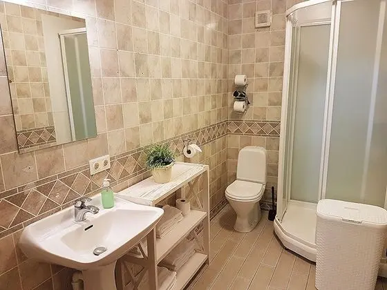 Üç Kişilik Oda, Ortak Banyo