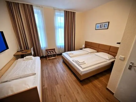 Üç Kişilik Oda
