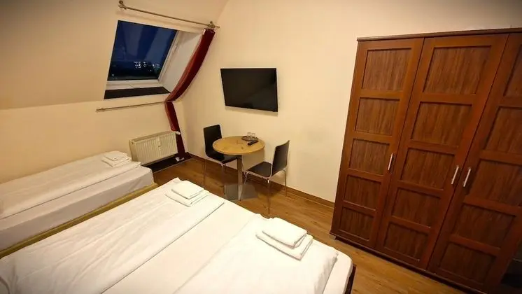 Üç Kişilik Oda