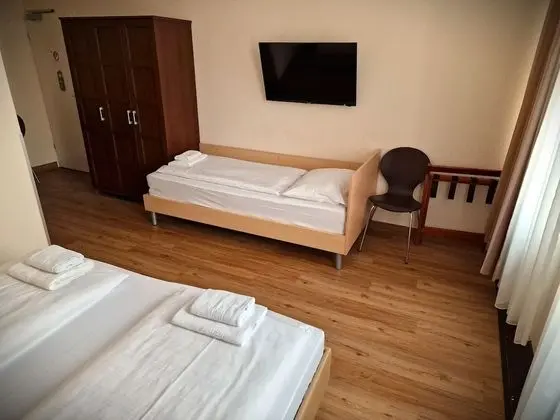 Üç Kişilik Oda
