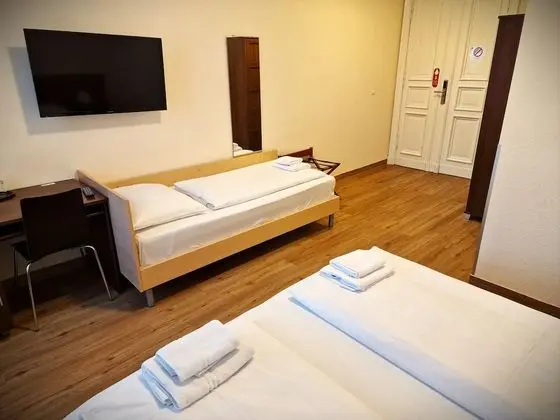Üç Kişilik Oda