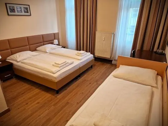 Üç Kişilik Oda