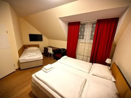 Üç Kişilik Oda