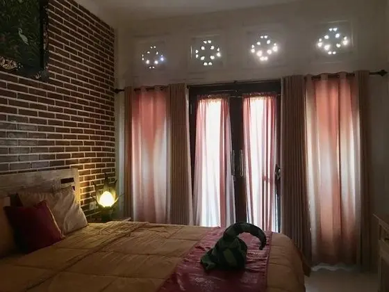 Deluxe Tek Büyük Yataklı Oda