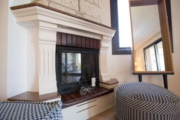 Luxury Suite, Havuz Manzaralı, Şömineli ve Balkonlu