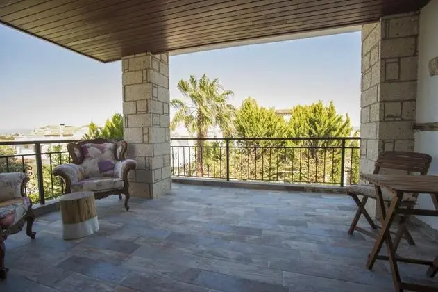 Luxury Suite, Havuz Manzaralı, Şömineli ve Balkonlu