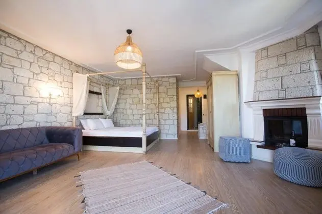Luxury Suite, Havuz Manzaralı, Şömineli ve Balkonlu