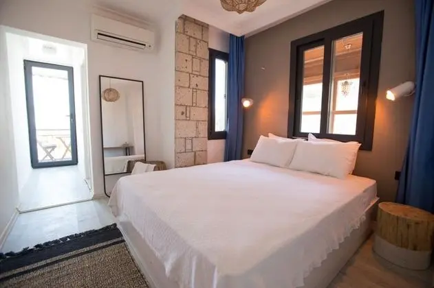Standart Oda, Havuz Manzaralı, Balkonlu