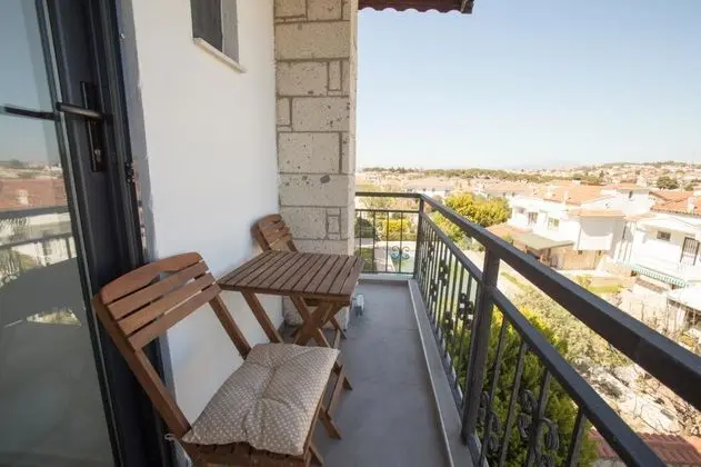 Standart Oda, Havuz Manzaralı, Balkonlu