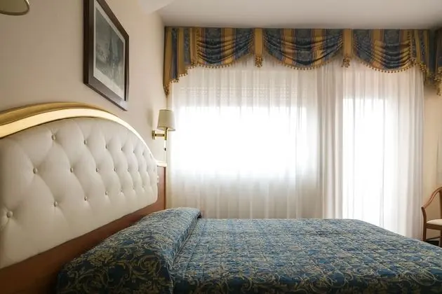 Tek Büyük Yataklı Oda, Göl Manzaralı (Front)