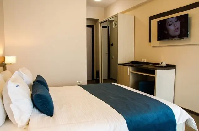 Standard Tek Büyük Yataklı Oda, Kısmi Deniz Manzaralı