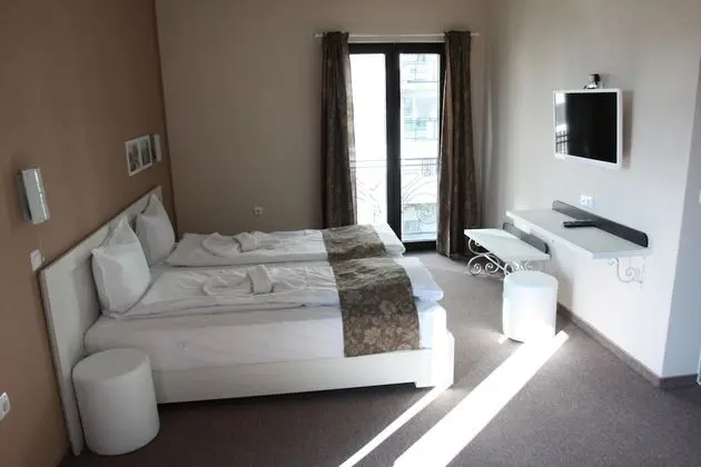 Basic Tek Büyük veya İki Ayrı Yataklı Oda, Balkon, Göl Manzaralı